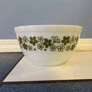 Pyrex Sling Blossom Crazy Daisy mixing bowl